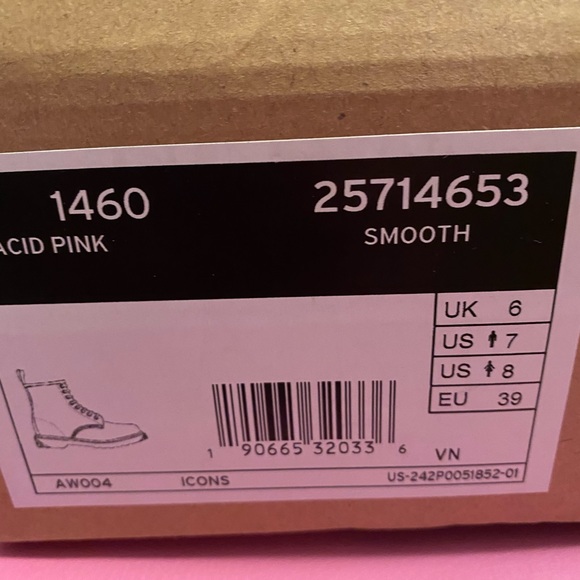 New Dr Martens pink 1460 boots. - Picture 11 of 11